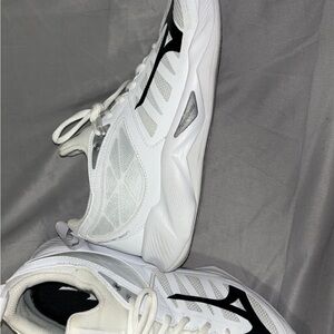 Mizuno White and Black Athletic Shoes Performance Comfort